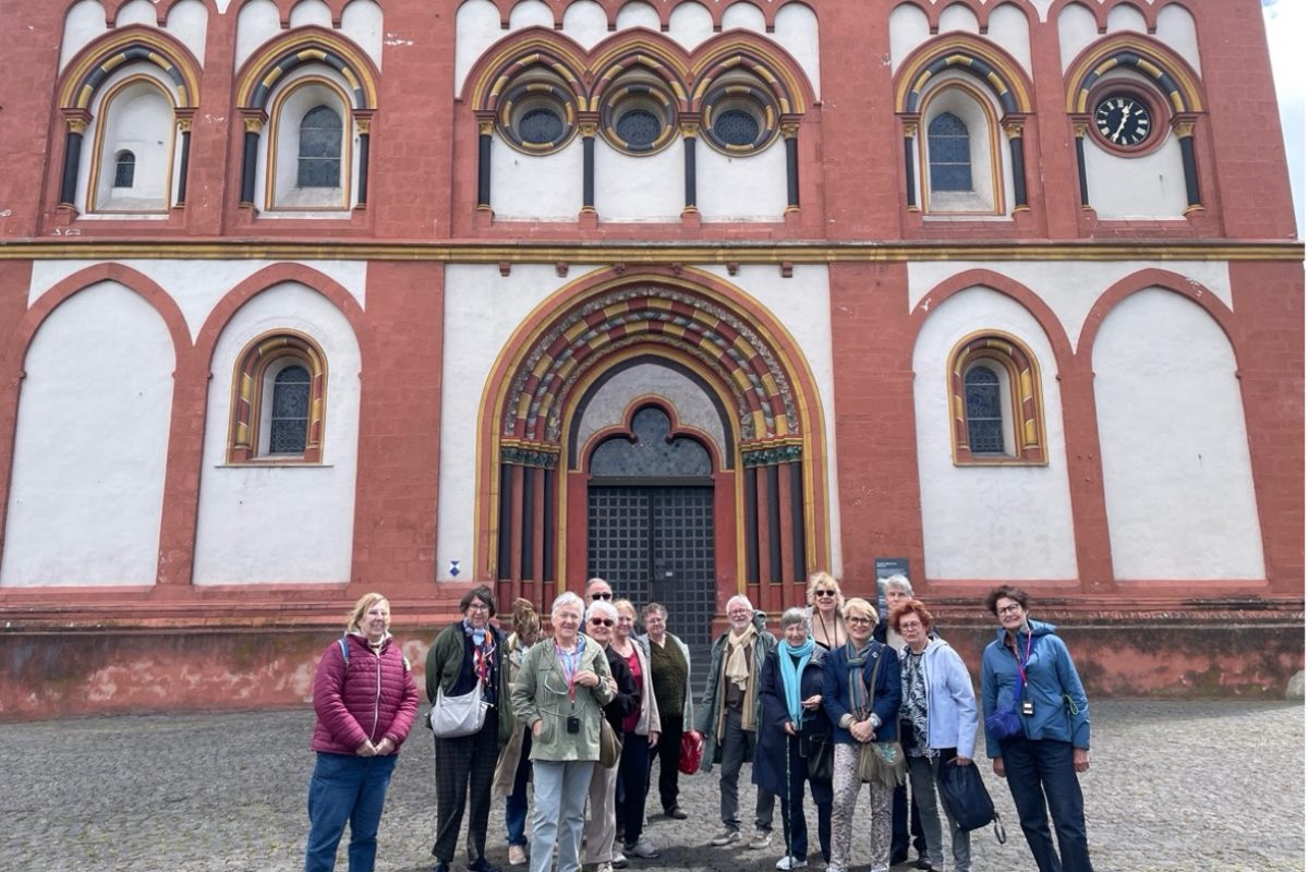 Le groupe devant l’église de Limburg